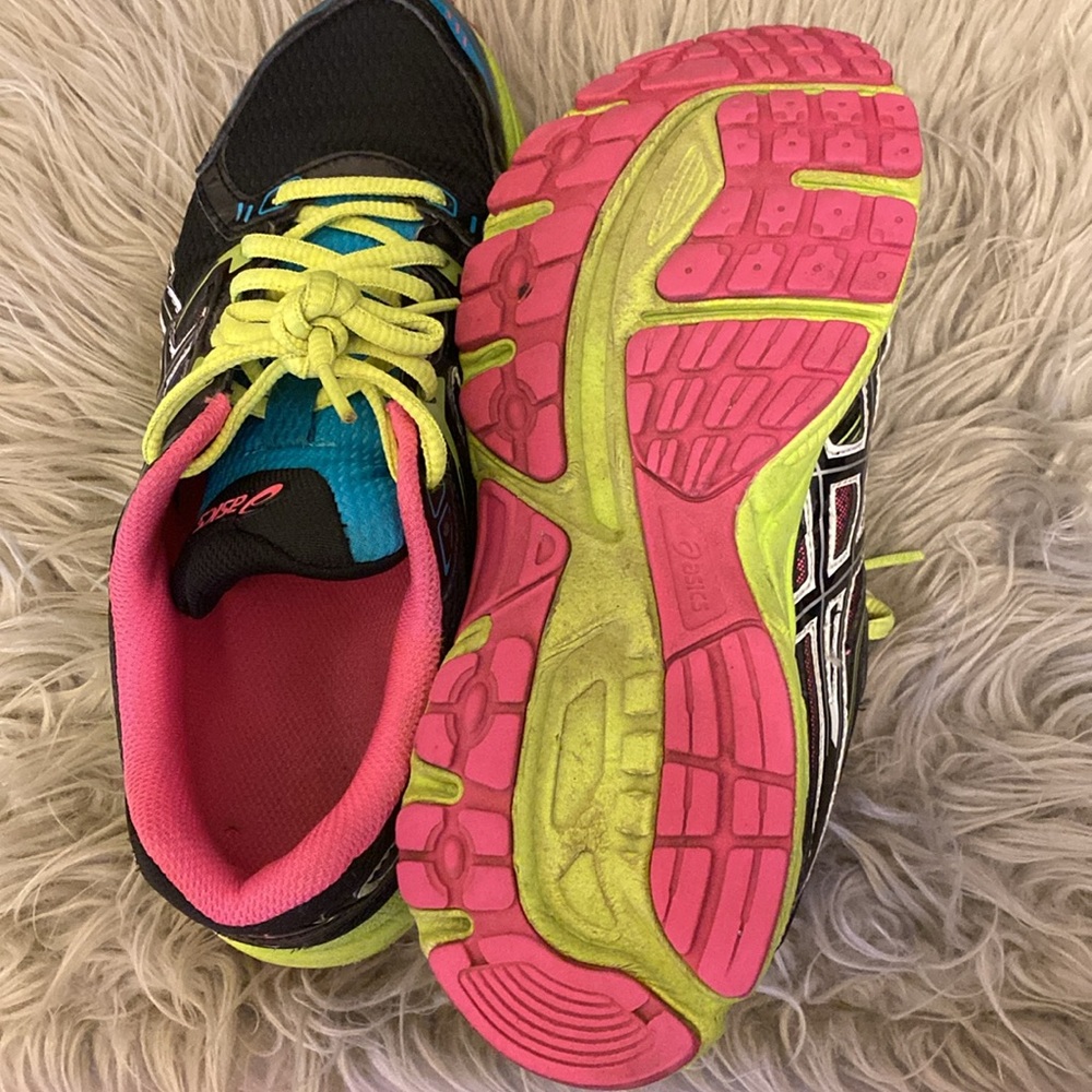 ASICS size 7.5 - Picture 3 of 3
